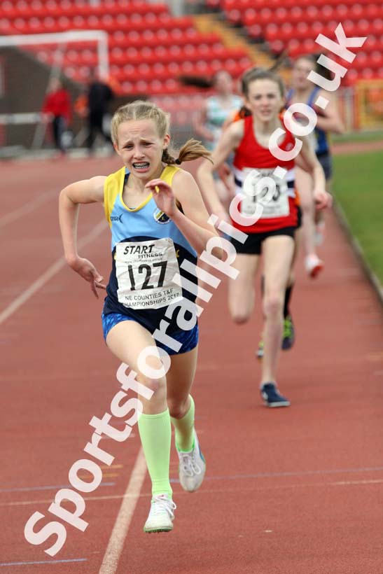 Girls under-13s 800 metres, North Eastern Champs, Gateshead Stadium. Photo: David T. Hewitson/Sports for All Pics